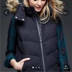 GAP Black puffer Vest with faux fur hood